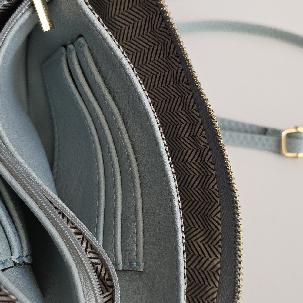 Jen & Co Blue With Gold Hardware Crossbody Bag.  Adjustable Strap - Picture 11 of 16